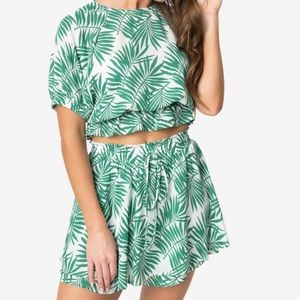 Unique Vintage retro style green and white palm print set 🌴
